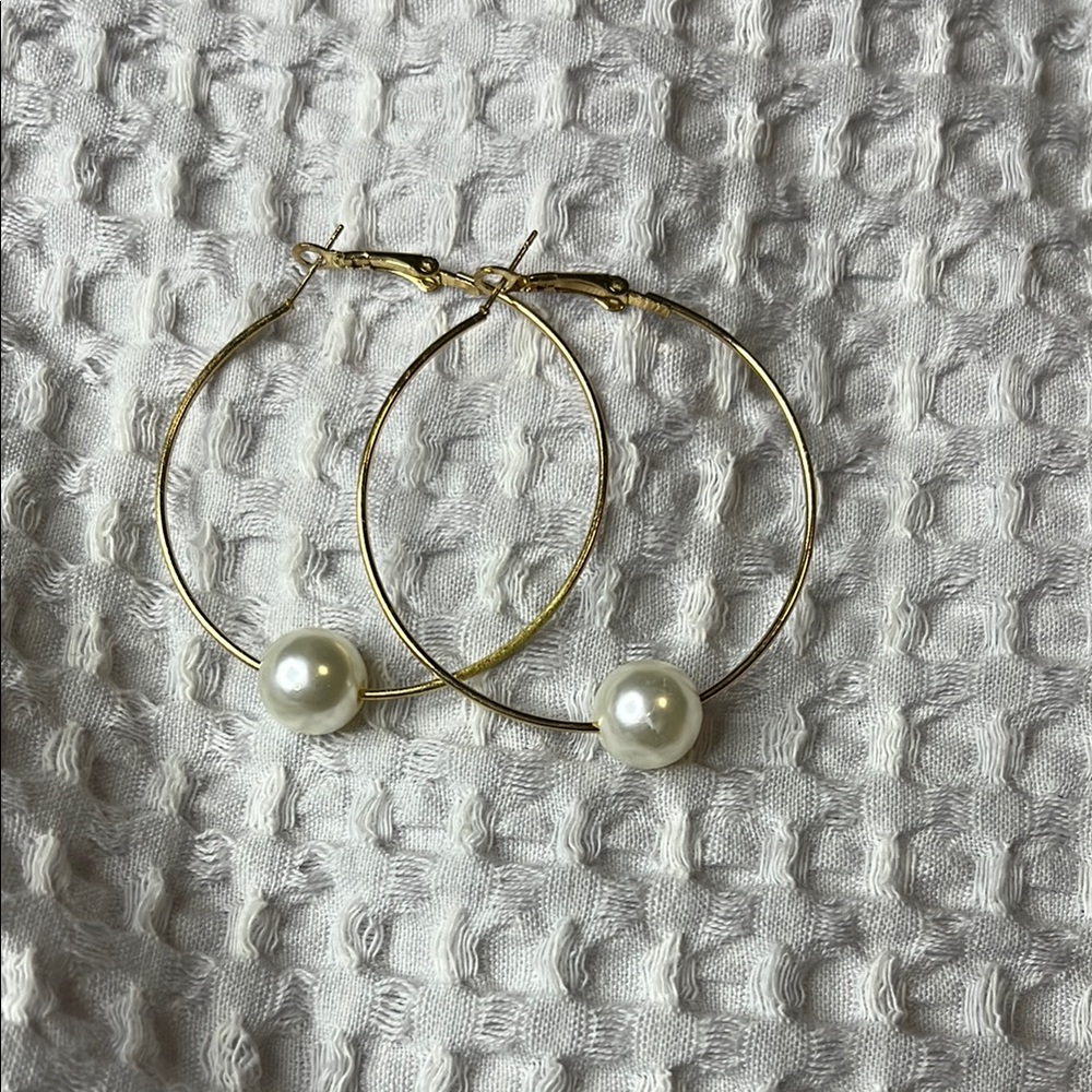 Elegant Gold Hoop Earrings with Pearl Accent
